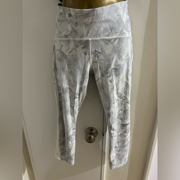 Lululemon leggings - Picture 2 of 8